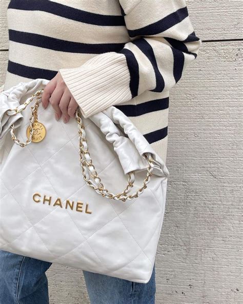 chanel 22 bag white.